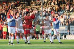 2. Bundesliga - Fußball - SV Wehen Wiesbaden - FC Ingolstadt 04 - Sieg 1:2 FCI, Spieler bedanken sich bei den Fans, Ehrenrunde, Konstantin Kerschbaumer (7, FCI) Robin Krauße (23, FCI) Almog Cohen (8, FCI) Marcel Gaus (19, FCI) Christian Träsch (28, FCI)