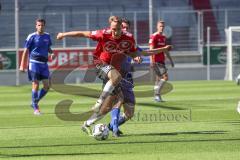 2. Bundesliga - Fußball - FC Ingolstadt 04 - Saisoneröffnung - Testspiel gegen Bayerische Regionalauswahl BFV, Tobias Schröck (21, FCI) Zweikampf