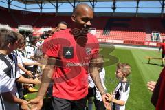 2. Bundesliga - Fußball - FC Ingolstadt 04 - Saisoneröffnung - Team Fußballkinder Einmarsch Charlison Benschop (35 FCI)