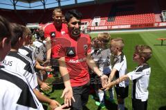 2. Bundesliga - Fußball - FC Ingolstadt 04 - Saisoneröffnung - Team Fußballkinder Einmarsch Almog Cohen (8, FCI)
