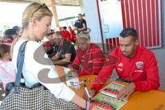 2. Bundesliga - Fußball - FC Ingolstadt 04 - Saisoneröffnung - Autogrammstunde Marvin Matip (34, FCI)