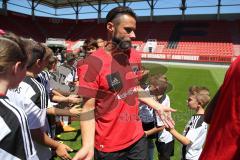 2. Bundesliga - Fußball - FC Ingolstadt 04 - Saisoneröffnung - Team Fußballkinder Einmarsch Christian Träsch (28, FCI)