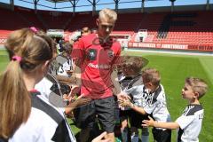 2. Bundesliga - Fußball - FC Ingolstadt 04 - Saisoneröffnung - Team Fußballkinder Einmarsch Joey Breitfeld (39 FCI)