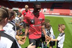 2. Bundesliga - Fußball - FC Ingolstadt 04 - Saisoneröffnung - Team Fußballkinder Einmarsch Agyemang Diawusie (27, FCI)