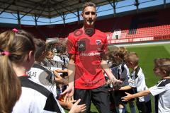 2. Bundesliga - Fußball - FC Ingolstadt 04 - Saisoneröffnung - Team Fußballkinder Einmarsch Phil Neumann (26, FCI)