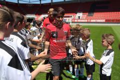 2. Bundesliga - Fußball - FC Ingolstadt 04 - Saisoneröffnung - Team Fußballkinder Einmarsch Takahiro Sekine (22, FCI)