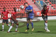 2. Bundesliga - Fußball - FC Ingolstadt 04 - Saisoneröffnung - rechts Darío Lezcano (11, FCI) köpft ins Tor