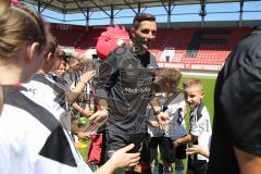 2. Bundesliga - Fußball - FC Ingolstadt 04 - Saisoneröffnung - Team Fußballkinder Einmarsch Cheftrainer Stefan Leitl (FCI)