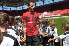 2. Bundesliga - Fußball - FC Ingolstadt 04 - Saisoneröffnung - Team Fußballkinder Einmarsch Stefan Kutschke (20, FCI)