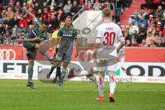 2. Bundesliga - FC Ingolstadt 04 - 1. FC Köln - Darío Lezcano (11, FCI) Schuß auf das Tor, Florian Kainz (30 Köln)