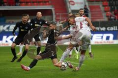 2. Bundesliga - FC Ingolstadt 04 - MSV Duisburg - Thorsten Röcher (29 FCI) flankt zu Sonny Kittel (10, FCI) Andreas Wiegel (7 Duisburg)