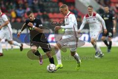 2. Bundesliga - FC Ingolstadt 04 - MSV Duisburg - Zweikampf Sonny Kittel (10, FCI) Andreas Wiegel (7 Duisburg)