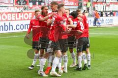 2. BL - Saison 2018/2019 - FC Ingolstadt 04 - Darmstadt 98 - Paulo Otavio (#6 FCI) bereitet das Tor vor zum 3:0 Führungstreffer durch Stefan Kutschke (#20 FCI) - jubel  - Foto: Meyer Jürgen