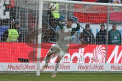 Regionalliga Bayern - Saison 2018/2019 - FC Ingolstadt 04 II - Hamburger SV - Fabijan Buntic (#24 FCI) fängt den Ball - Foto: Meyer Jürgen