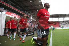2. BL - Saison 2018/2019 - FC Ingolstadt 04 - Osayamen Osawe (#14 FCI) geht zum warm machen auf das Spielfeld - Foto: Meyer Jürgen