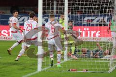 2. Bundesliga - FC Ingolstadt 04 - SSV Jahn Regensburg - Benedikt Gimber (5, FCI) knapp am Tor vorbei, Torwart Philipp Pentke (1 Jahn) klärt, Benedikt Saller (6 Jahn) j29#