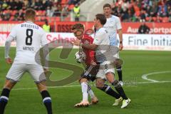 2. Bundesliga - FC Ingolstadt 04 - DSC Arminia Bielefeld - Konstantin Kerschbaumer (7, FCI) Tom Schütz (6 Bielefeld) Zweikampf