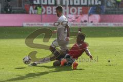 2. BL - Saison 2018/2019 - FC Ingolstadt 04 - DSC Arminia Bielefeld - Frederic Ananou (#2 FCI) - Keanu Staude (#32 Bielefeld) -  - Foto: Meyer Jürgen