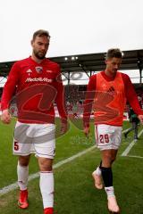 2. BL - Saison 2018/2019 - FC Ingolstadt 04 - MSV Duisburg - Benedikt Gimber (#5 FCI) - Thorsten Röcher (#29 FCI) verlassen das Spielfeld nach dem warm machen - Foto: Meyer Jürgen