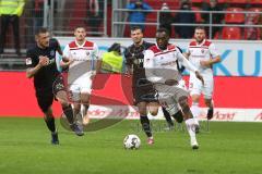 2. Bundesliga - FC Ingolstadt 04 - MSV Duisburg - Osayamen Osawe (14, FCI) stürmz nach vorne, links Torwart Fabijan Buntic (24, FCI), Andreas Wiegel (7 Duisburg)