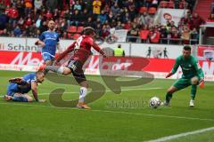 2. Bundesliga - FC Ingolstadt 04 - SV Darmstadt 98 - Torchance Thomas Pledl (30, FCI) kommt nicht durch, Torwart Heuer Fernandes, Daniel (Darmstadt 1)