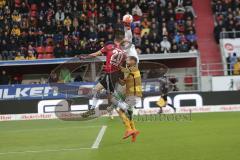 2. Bundesliga - Fußball - FC Ingolstadt 04 - Dynamo Dresden - Markus Schubert (#1 Dresden) und Linus Wahlqvist (#2 Dresden)  retten vor Stefan Kutschke (#20 FCI)