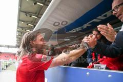 2. BL - Saison 2018/2019 - FC Ingolstadt 04 - Darmstadt 98 - Björn Paulsen (#4 FCI) bedankt sich bei den Fans - Foto: Meyer Jürgen