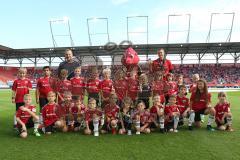 2. Bundesliga - FC Ingolstadt 04 - SC Paderborn 07 - Einlaufkinder Kids mit Maskottchen Schanzi