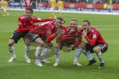 2. Bundesliga - Fußball - FC Ingolstadt 04 - Dynamo Dresden - Tor durch Sonny Kittel (#10 FCI), Jubel mit Phil Neumann (#26 FCI) Marcel Gaus (#19 FCI) Paulo Otavio (#6 FCI)