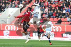2. Bundesliga - FC Ingolstadt 04 - DSC Arminia Bielefeld - Osayamen Osawe (14, FCI) Brian Behrendt (3 Bielefeld) Kopfballduell