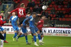 2. Bundesliga - Fußball - FC Ingolstadt 04 - 1. FC Magdeburg - Ecke Kopfball Tobias Schröck (21, FCI) Marcel Costly (9 Magdeburg) Darío Lezcano (11, FCI)