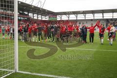 2. BL - Saison 2018/2019 - FC Ingolstadt 04 - Darmstadt 98 - Die Mannschaft bedankt sich bei den Fans - Foto: Meyer Jürgen