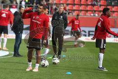 2. BL - Saison 2018/2019 - FC Ingolstadt 04 - DSC Arminia Bielefeld - Die mannschaft beim warm machen - Marvin Matip (#34 FCI) - beim trinken - Foto: Meyer Jürgen