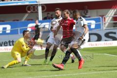 2. Bundesliga - Fußball - FC Ingolstadt 04 - SV Sandhausen - Torwart Marcel Schuhen (1 SV) Jonatan Kotzke (25 FCI) Fabian Schleusener (11 SV)