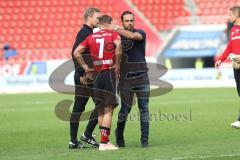 2. Bundesliga - FC Ingolstadt 04 - SC Paderborn 07 - Cheftrainer Alexander Nouri (FCI) tröstet Konstantin Kerschbaumer (7, FCI) mit Co-Trainer Markus Feldhoff (FCI)