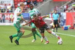 2. Bundesliga, 2. Spieltag, Fußball, FC Ingolstadt 04 - SpVgg Greuther Fürth, Lukas Gugganig (4 Fürth) David Atanga (20, Fürth) Thorsten Röcher (29 FCI)