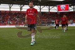 2. BL - Saison 2018/2019 - FC Ingolstadt 04 - Robert Leipertz (#13 FCI) verlässt das Spielfeld nach dem warm machen - Foto: Meyer Jürgen