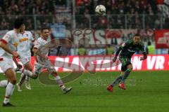 2. Bundesliga - FC Ingolstadt 04 - SSV Jahn Regensburg - rechts Konstantin Kerschbaumer (7, FCI) links Andreas Geipl (8 Jahn)