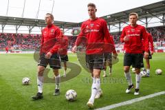2Phil Neumann (#26 FCI) - Marcel Gaus (#19 FCI) - Konstantin Kerschbaumer (#7 FCI) verlassen das Spielfeld nach dem warm machen - . BL - Saison 2018/2019 - FC Ingolstadt 04 - Darmstadt 98 - Foto: Meyer Jürgen