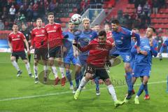 2. Bundesliga - FC Ingolstadt 04 - 1. FC Heidenheim - Eckball Ecke, Darío Lezcano (11, FCI) kommt an den Ball, Norman Theuerkauf (HDH 30) und Sebastian Griesbeck (HDH 18) stören