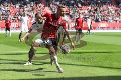 2. Bundesliga - Fußball - FC Ingolstadt 04 - SV Sandhausen - Sonny Kittel (10, FCI)  gegen Rurik Gislason (9 SV)