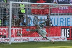 Regionalliga Bayern - Saison 2018/2019 - FC Ingolstadt 04 II - Hamburger SV - Fabijan Buntic (#24 FCI) bekommt den 0:1 Führungstreffer - Foto: Meyer Jürgen