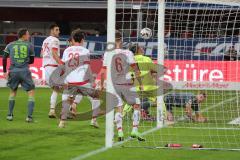 2. Bundesliga - FC Ingolstadt 04 - SSV Jahn Regensburg - Benedikt Gimber (5, FCI) knapp am Tor vorbei, Torwart Philipp Pentke (1 Jahn) klärt