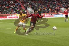 2. Bundesliga - Fußball - FC Ingolstadt 04 - Dynamo Dresden - Niklas Kreuzer (#7 Dresden)  und Paulo Otavio (#6 FCI)