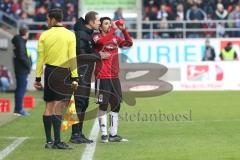 2. Bundesliga - FC Ingolstadt 04 - Hamburger SV - Trinkpause, Interimstrainer Roberto Pätzold (FCI) Ratschlag für Almog Cohen (8, FCI)