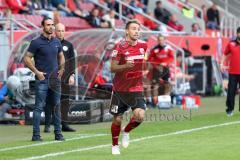 2. Bundesliga - FC Ingolstadt 04 - SC Paderborn 07 - links Cheftrainer Alexander Nouri (FCI) an der Seitenlinie, Thomas Pledl (30, FCI)