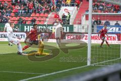 2. BL - Saison 2018/2019 - FC Ingolstadt 04 - Holstein Kiel - Der 1:0 Treffer durch Dario Lezcano (#11 FCI) - jubel - Dominik Reimann Torwart (#35 Kiel) - Foto: Meyer Jürgen