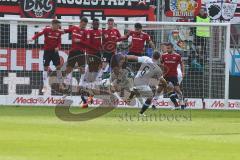 2. BL - Saison 2018/2019 - FC Ingolstadt 04 - DSC Arminia Bielefeld - Freistoss für Bielefeld - Tom Schütz (#6 Bielefeld) - Foto: Meyer Jürgen