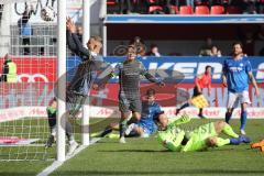 2. Bundesliga - FC Ingolstadt 04 - VfL Bochum - Tor Jubel Sonny Kittel (10, FCI) gegen Torwart Riemann, Manuel (VfL 1) am Boden, 1:0, hinten Thomas Pledl (30, FCI)