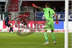 2. Bundesliga - FC Ingolstadt 04 - 1. FC Union Berlin - Stephan Fürstner (Union 8) verteidigt gegen Charlison Benschop (35 FCI), links Torwart Mesenhöler Daniel (Union 1)